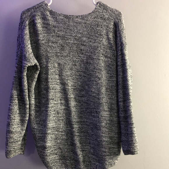 H&M gray sweater - Picture 4 of 4